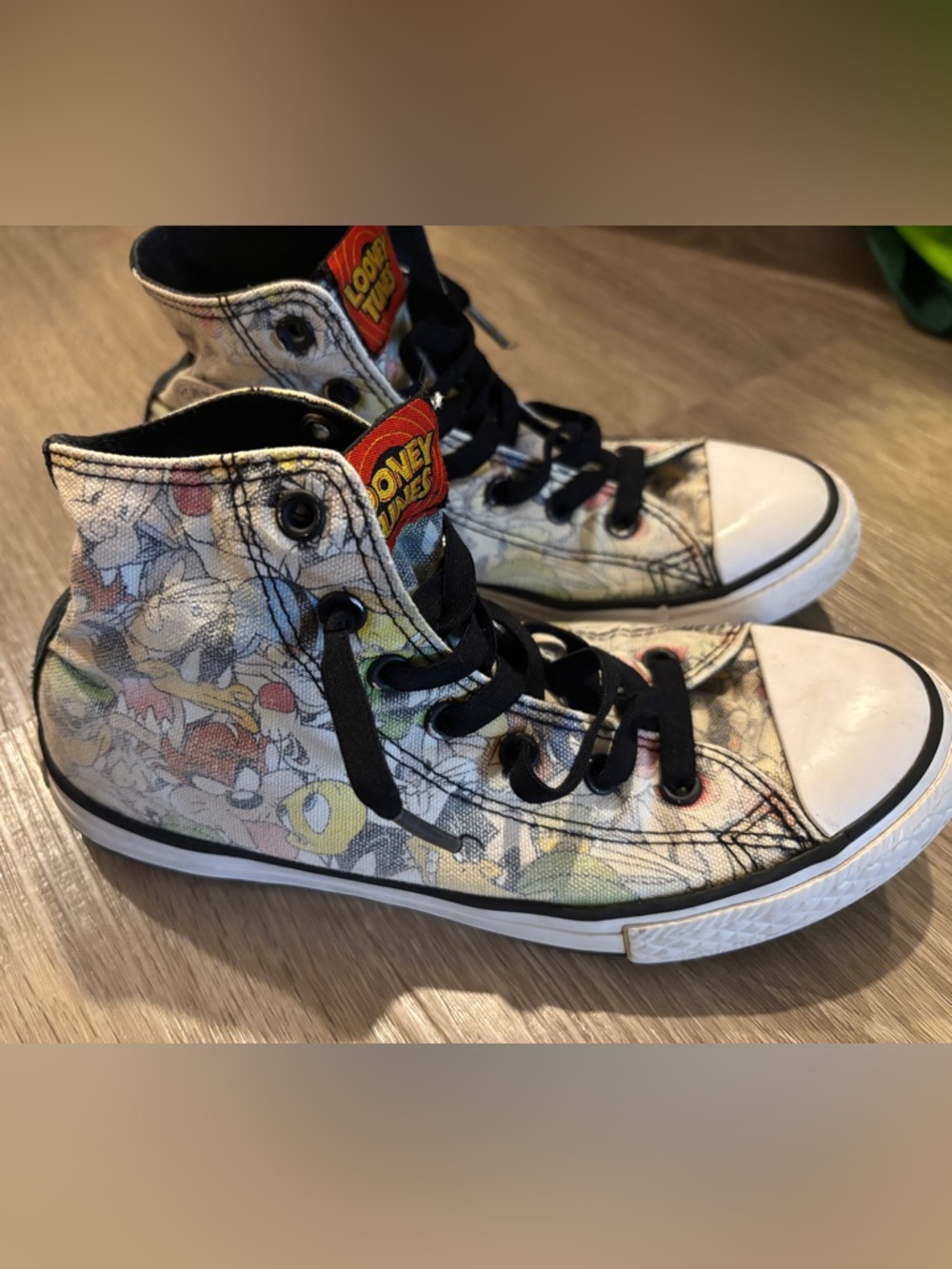 Converse Looney Tunes High-Top Canvas Sneakers - Multicolor size 6-6.5